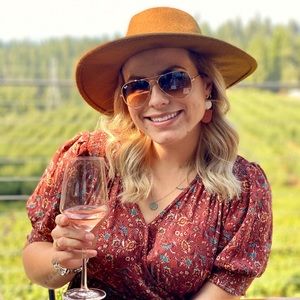 Meet your Posher, Alexis